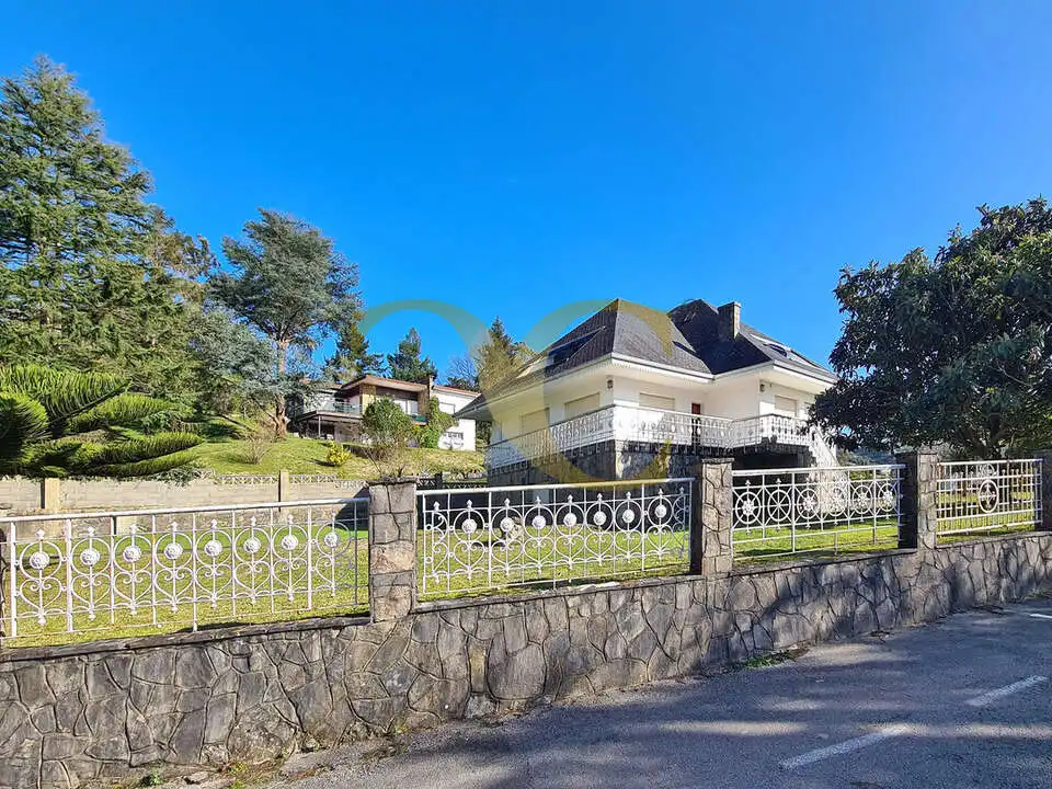 Vista exterior de Casa o xalet en venda en Villaviciosa amb Calefacció, Jardí privat i Terrassa