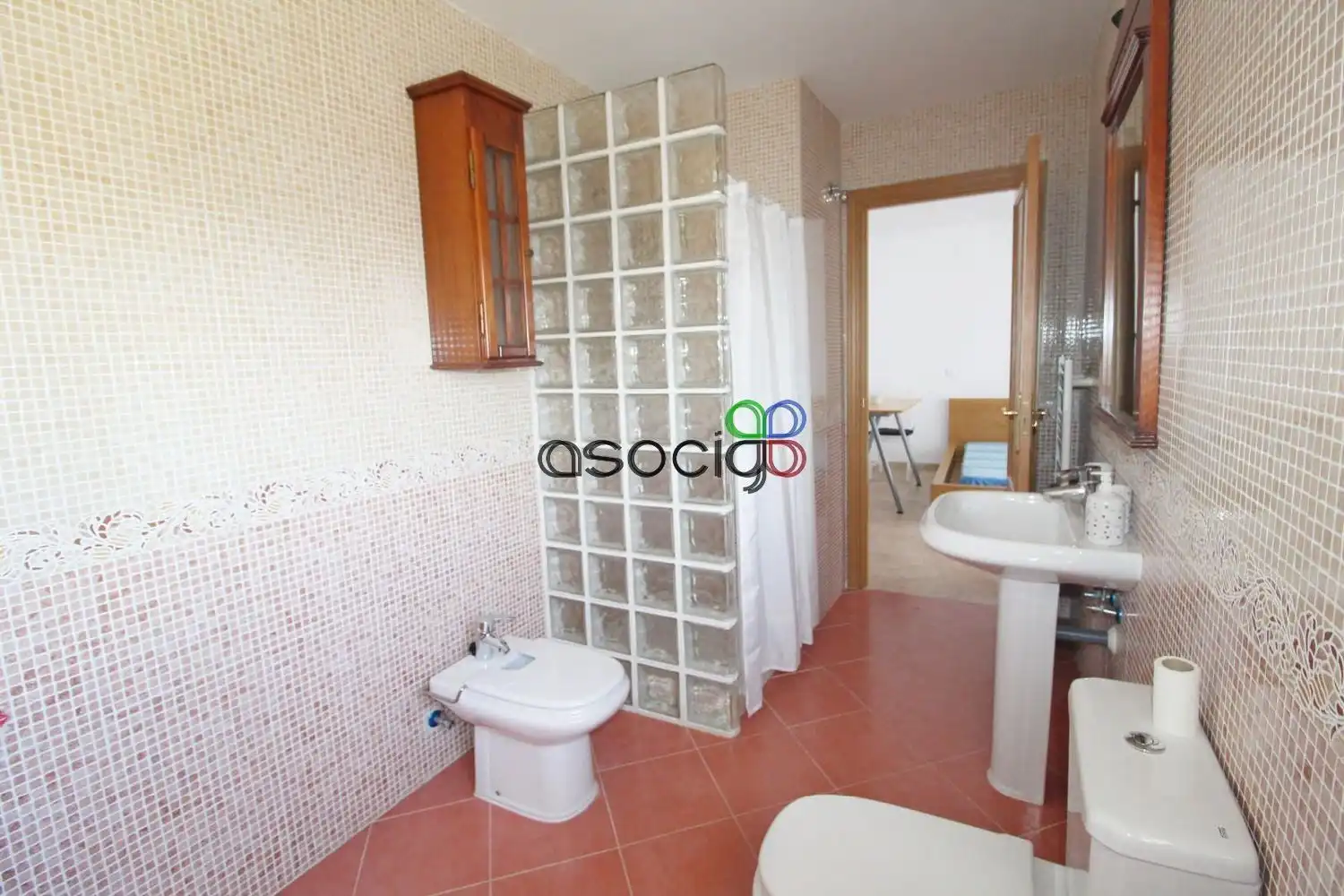 Bany de Casa o xalet en venda en Guadalajara amb Calefacció, Terrassa i Piscina