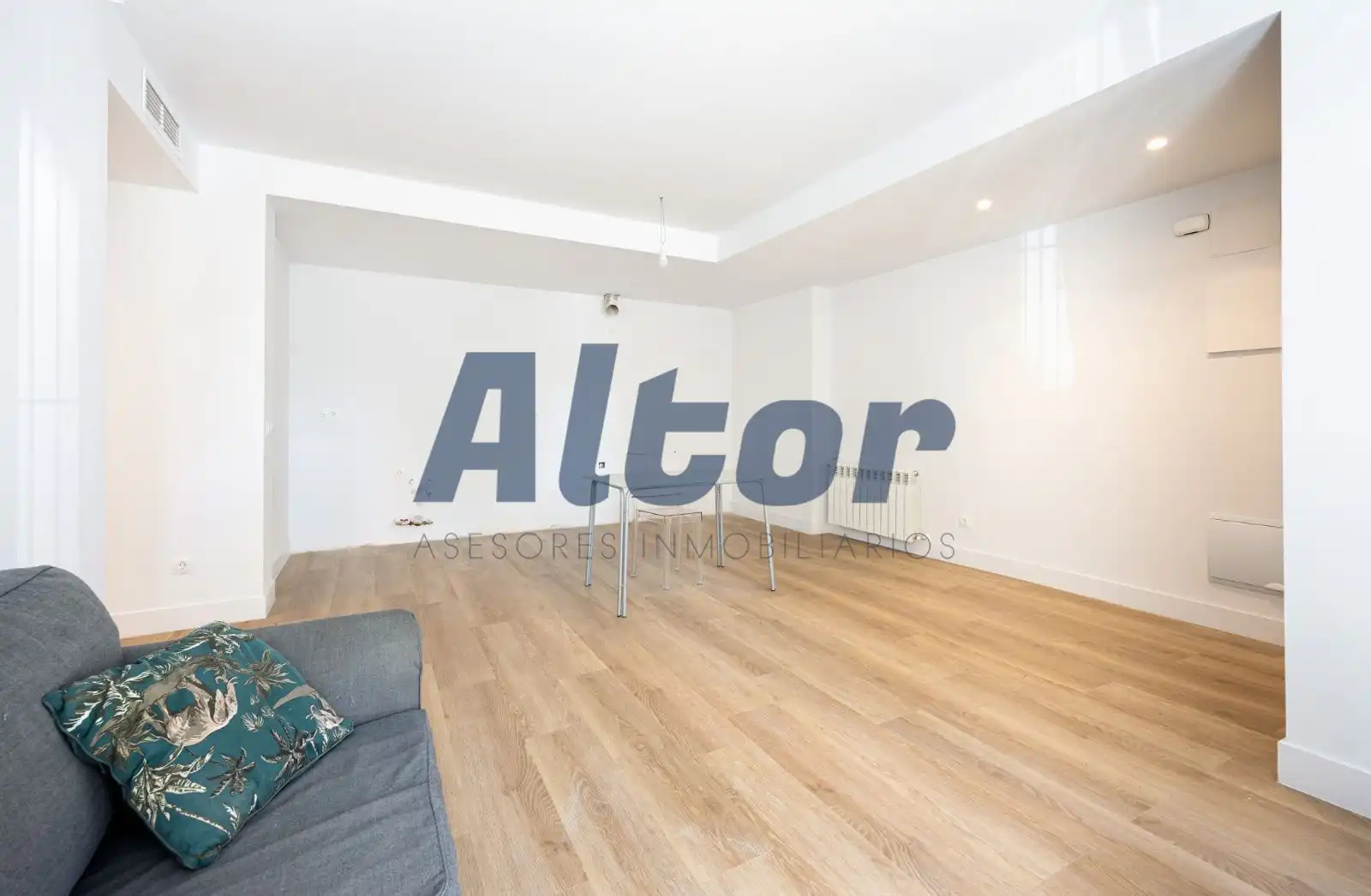 Bedroom of Flat for sale in Madrid  with Air Conditioner and Heating