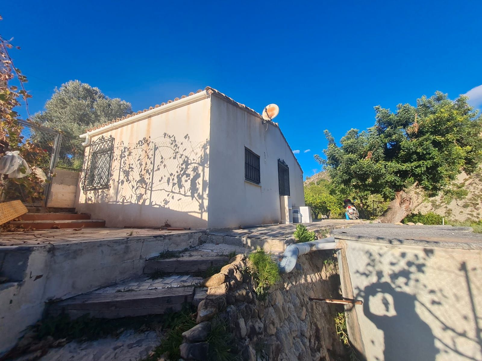 Außenansicht von Country house zum verkauf in Orxeta mit Privatgarten und Möbliert