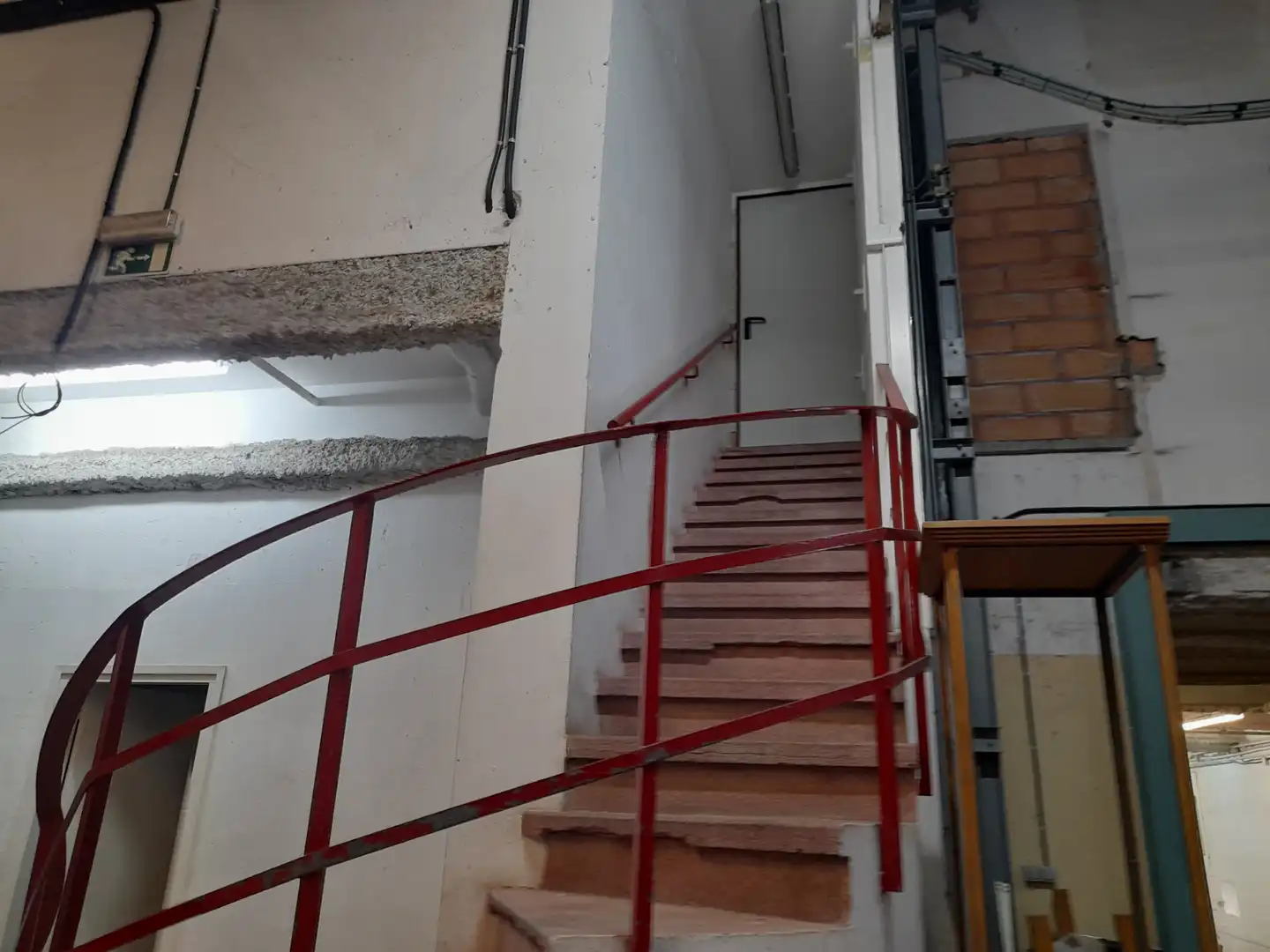Fabrikhallen zum Verkauf in Terrassa mit Heizung