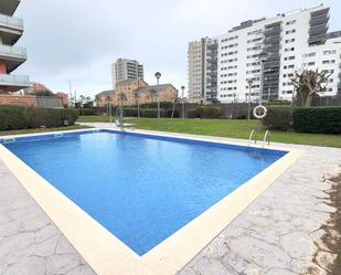 Piscina de Planta baixa en venda en Badalona amb Aire condicionat, Balcó i Piscina comunitària