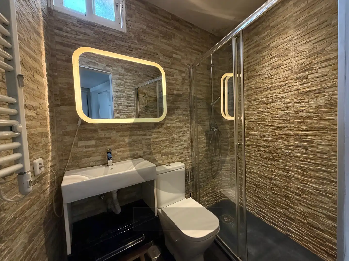 Bathroom of Study for rent in Madrid  with Air Conditioner, Heating and Parquet flooring