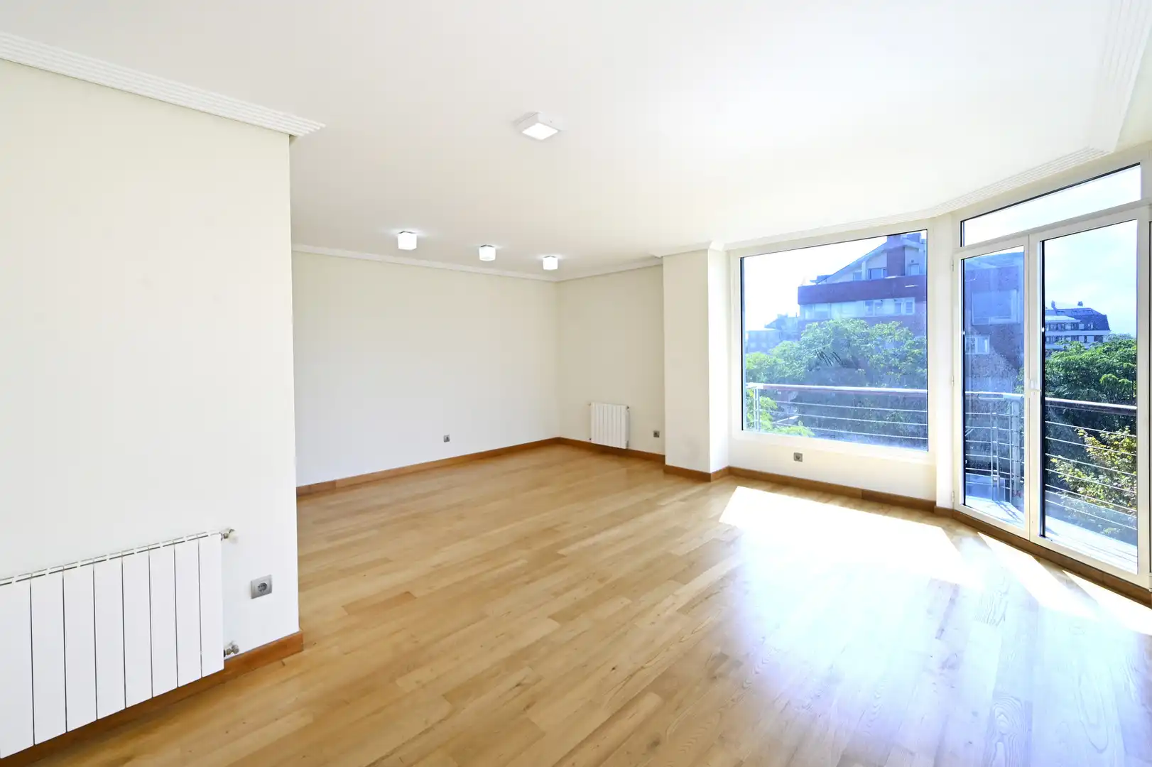 Flat for rent in Avenida Doctor Diego Madrazo, Valdenoja