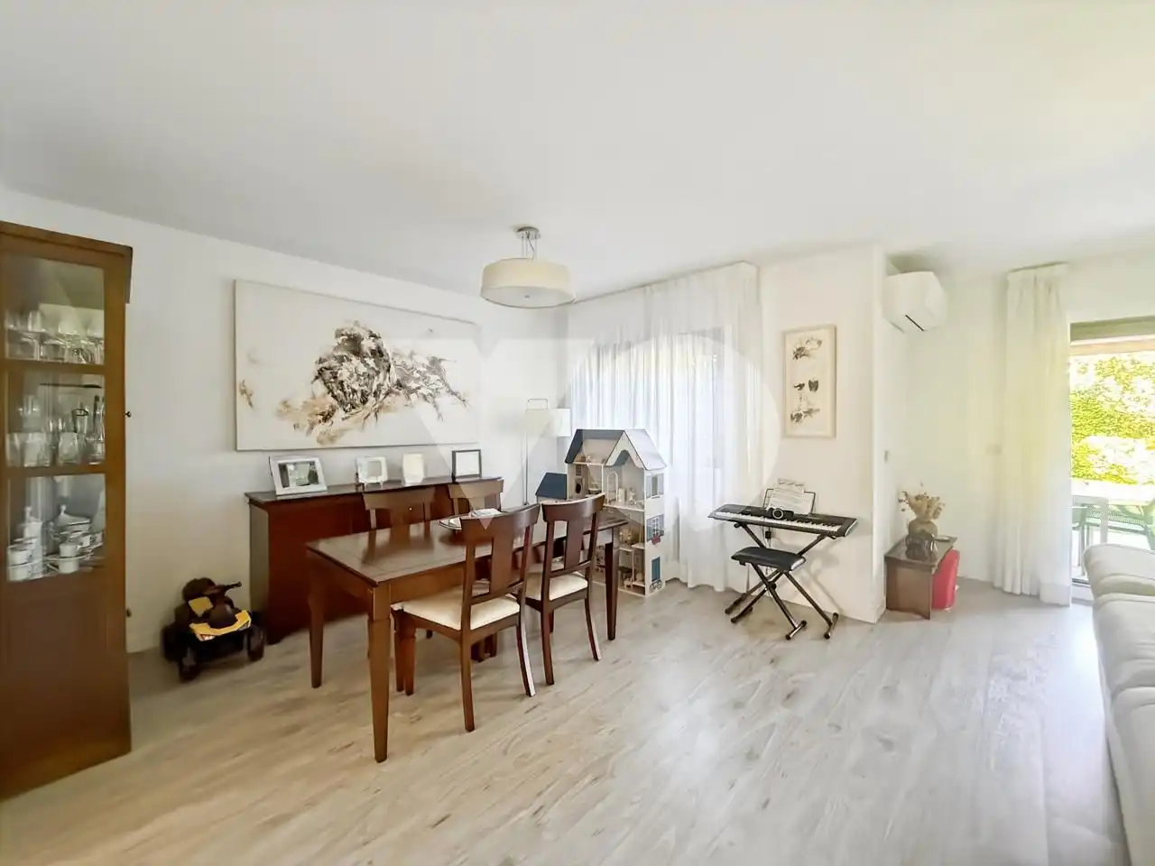 Sala d'estar de Casa adosada en venda en Majadahonda amb Aire condicionat, Calefacció i Jardí privat