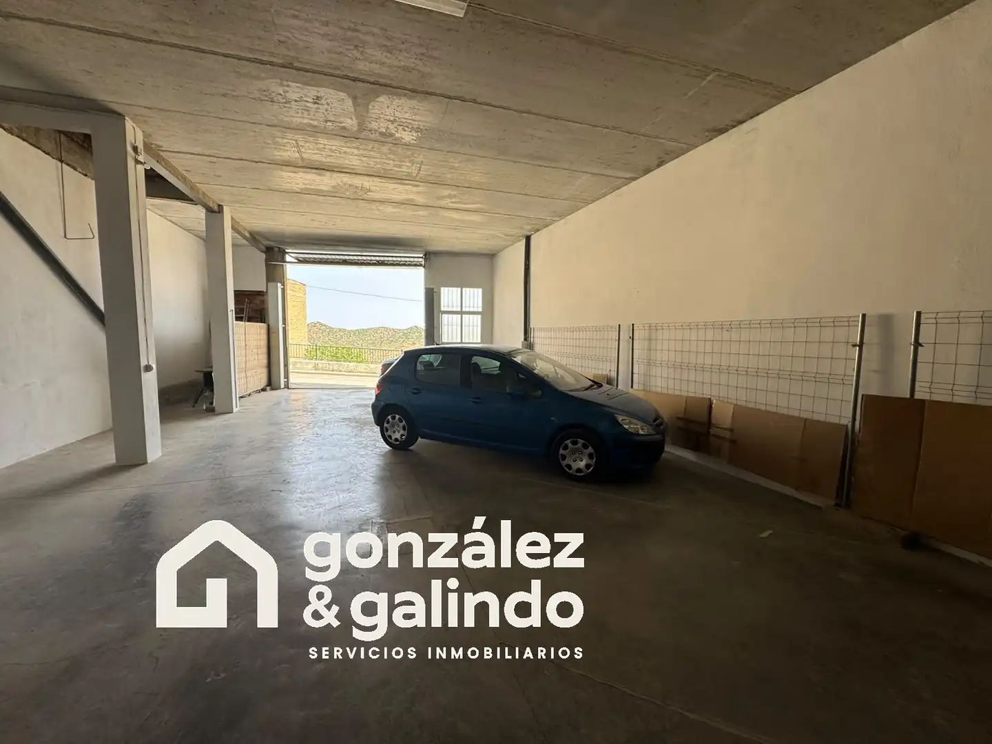 Parking of Country homes for sale in Villanueva de San Juan