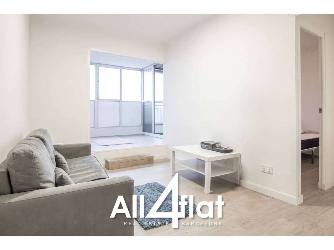 Living room of Attic for rent in L'Hospitalet de Llobregat  with Air Conditioner, Parquet flooring and Furnished