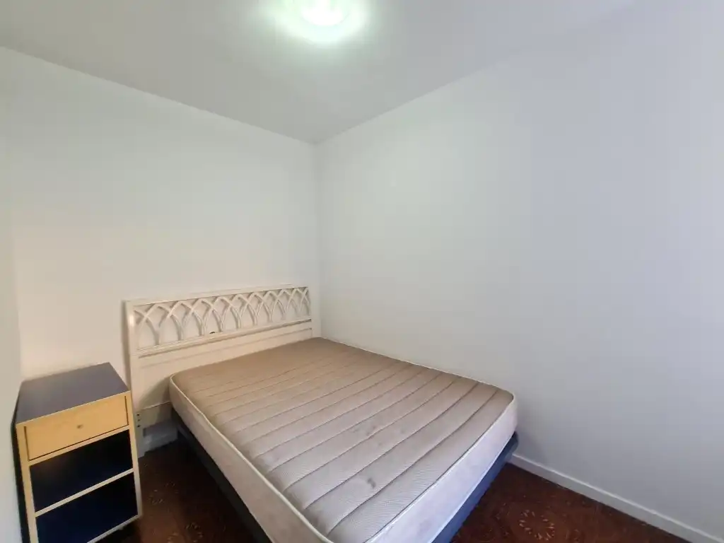 Bedroom of Flat for rent in Girona