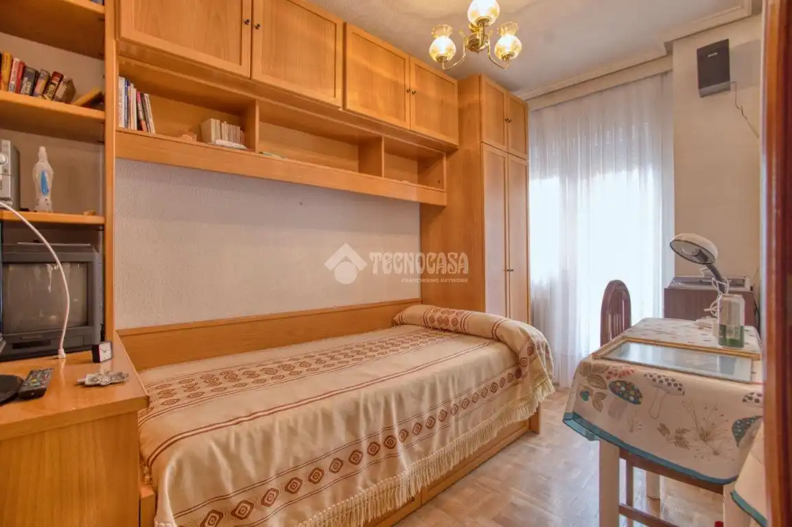 Schlafzimmer von Wohnung zum Verkauf in Salamanca mit Heizung, Abstellraum und Möbliert