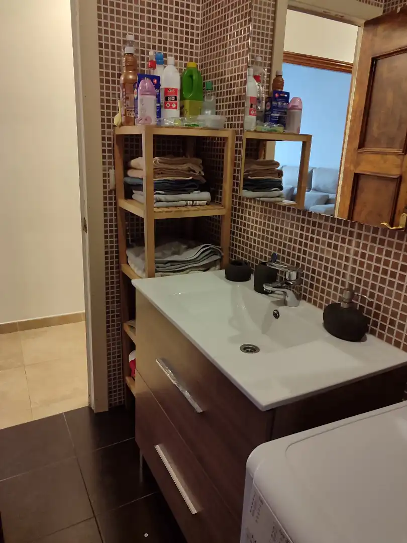 Bathroom of Flat for rent in Vigo   with Heating, Furnished and Oven