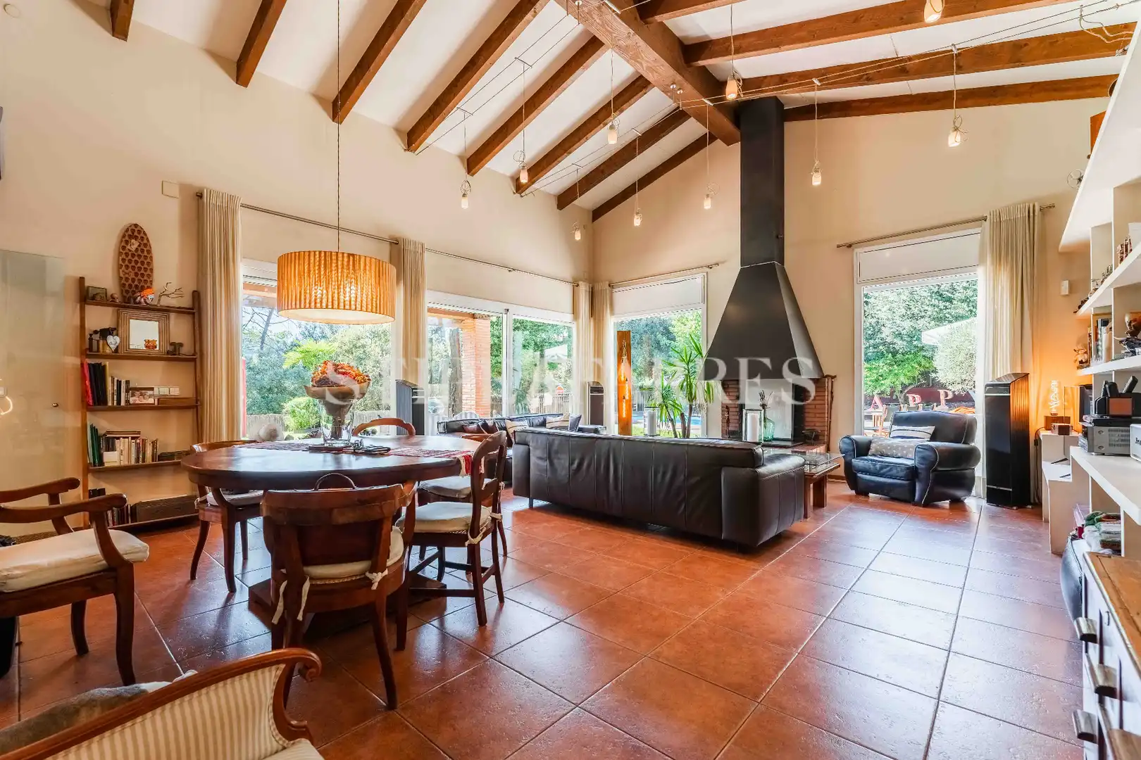 Sala d'estar de Casa o xalet en venda en Barcelona amb Aire condicionat, Calefacció i Jardí privat