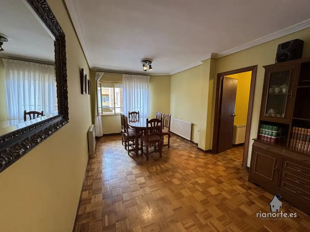 Comedor de Piso en venta en Ribadesella con Calefacción