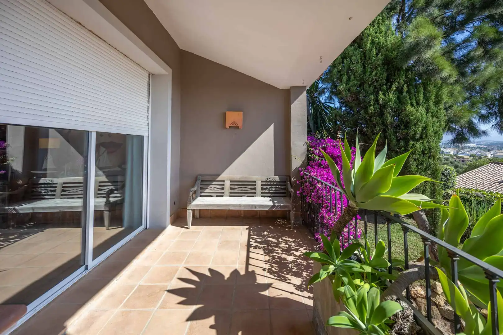 Terrassa de Casa o xalet en venda en Manilva amb Jardí privat, Terrassa i Traster