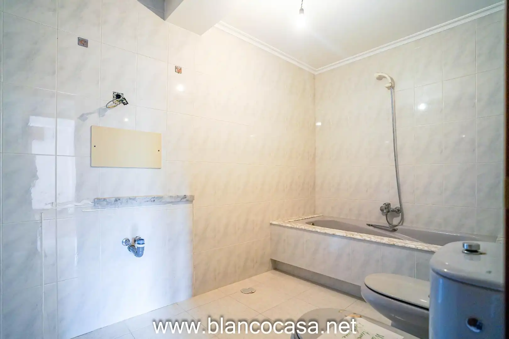 Baño de Casa o chalet en venta en Carballo con Calefacción, Jardín privado y Trastero