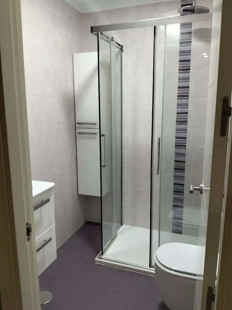 Baño de Piso de alquiler en Sevilla con Aire acondicionado, Parquet y Terraza