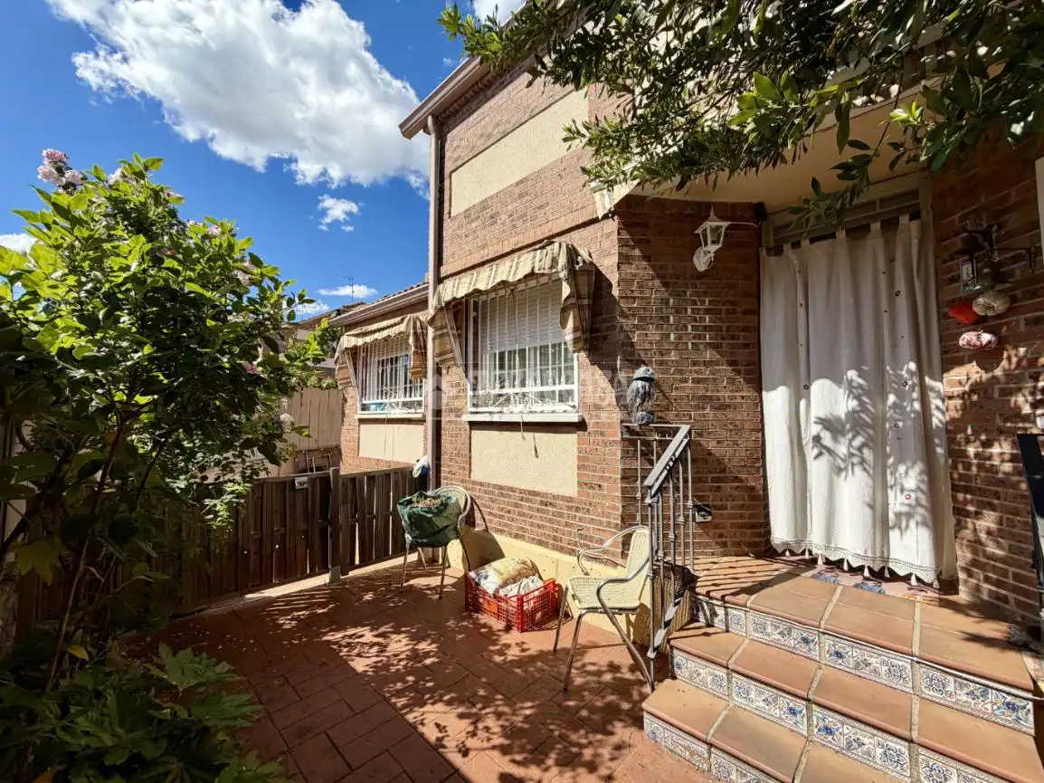 Vista exterior de Piso en venta en Villanueva de la Torre con Aire acondicionado y Calefacción