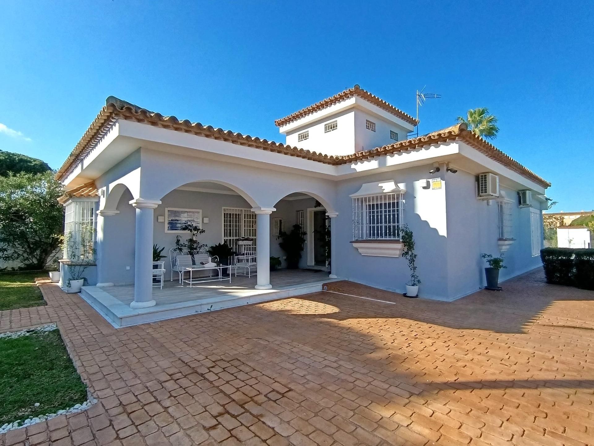 Vista exterior de Casa o chalet en venta en Chiclana de la Frontera con Aire acondicionado, Jardín privado y Trastero