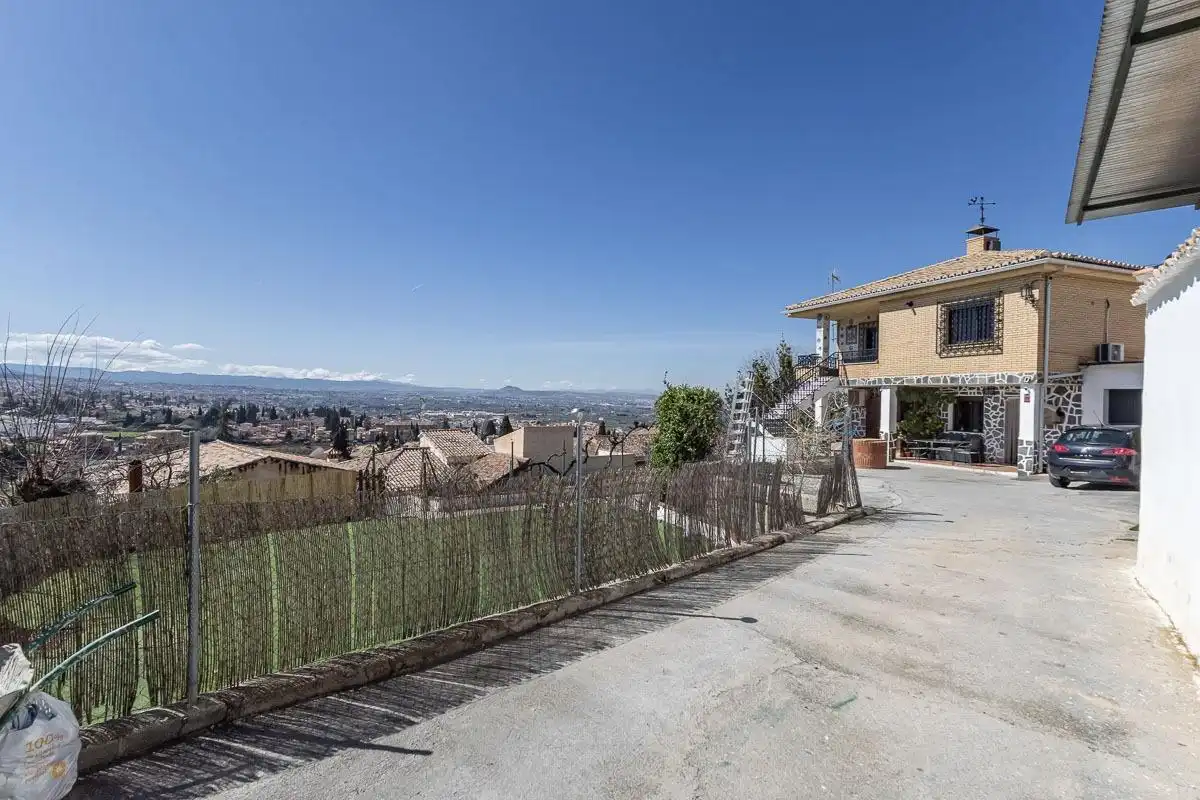 House with garden for sale in Calle MOLINILLO 41