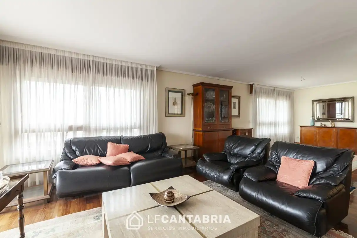 Sala de estar de Dúplex en venta en Santander con Calefacción y Terraza