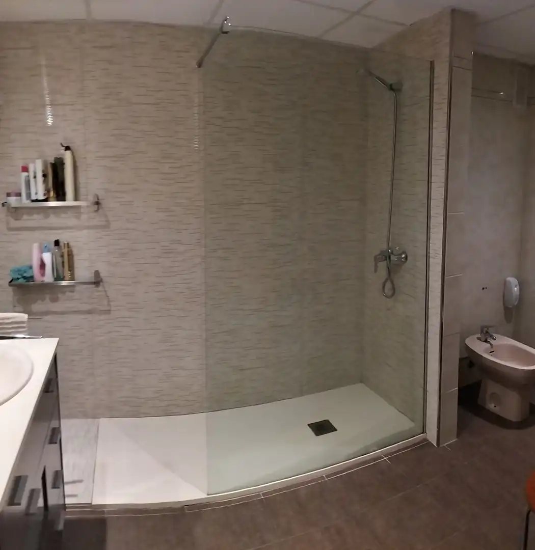 Badezimmer von Wohnungen zum Verkauf in Torrevieja mit Klimaanlage, Heizung und Terrasse