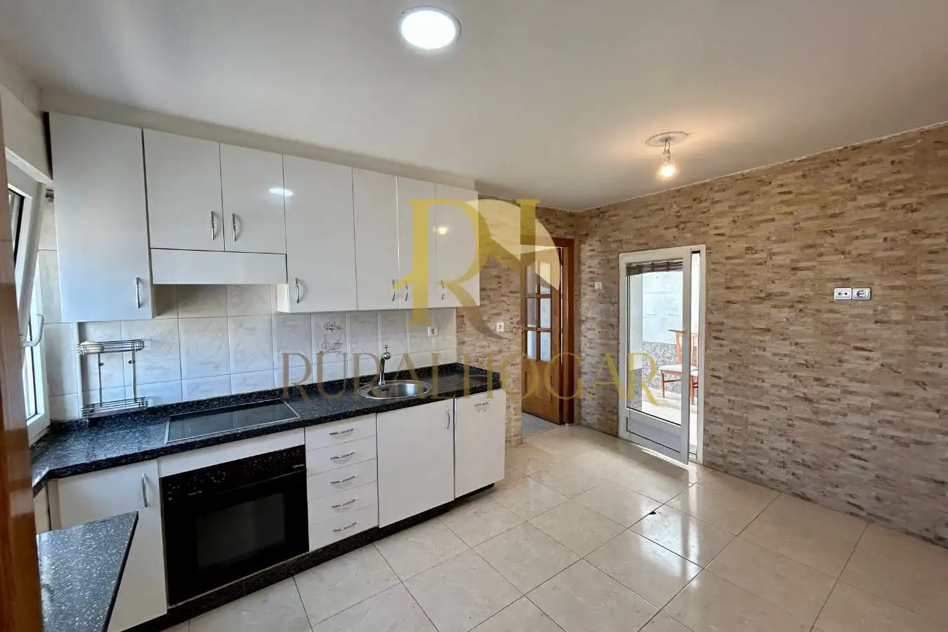 Cocina de Casa o chalet en venta en Bustillo del Páramo con Calefacción, Jardín privado y Terraza