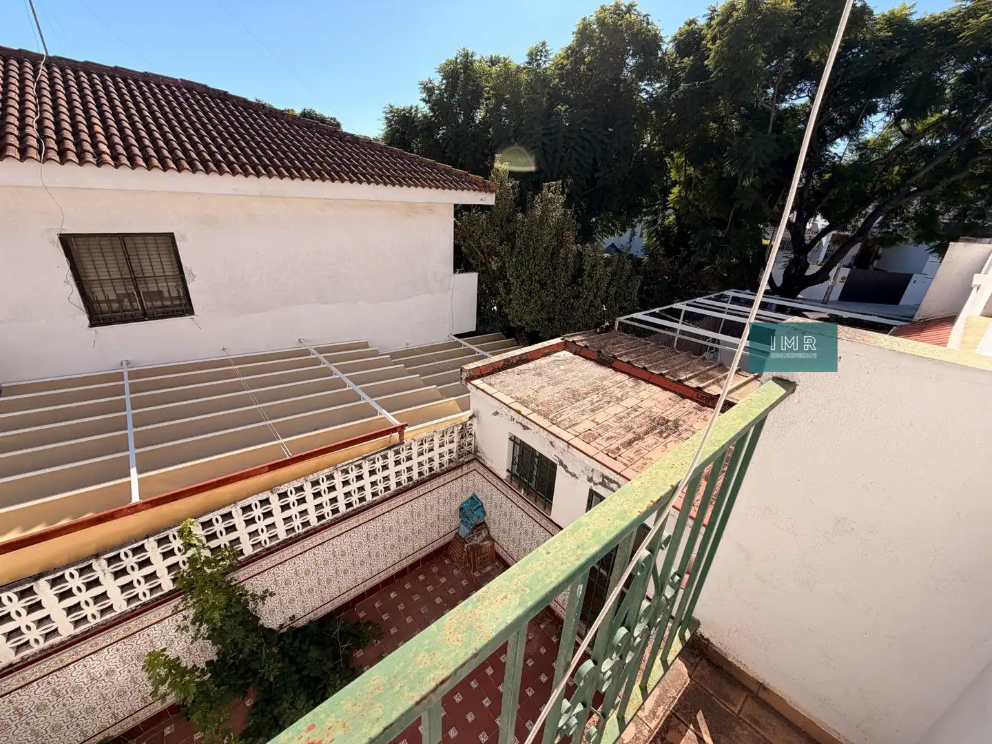 Vista exterior de Casa adosada en venta en Mairena del Aljarafe con Terraza
