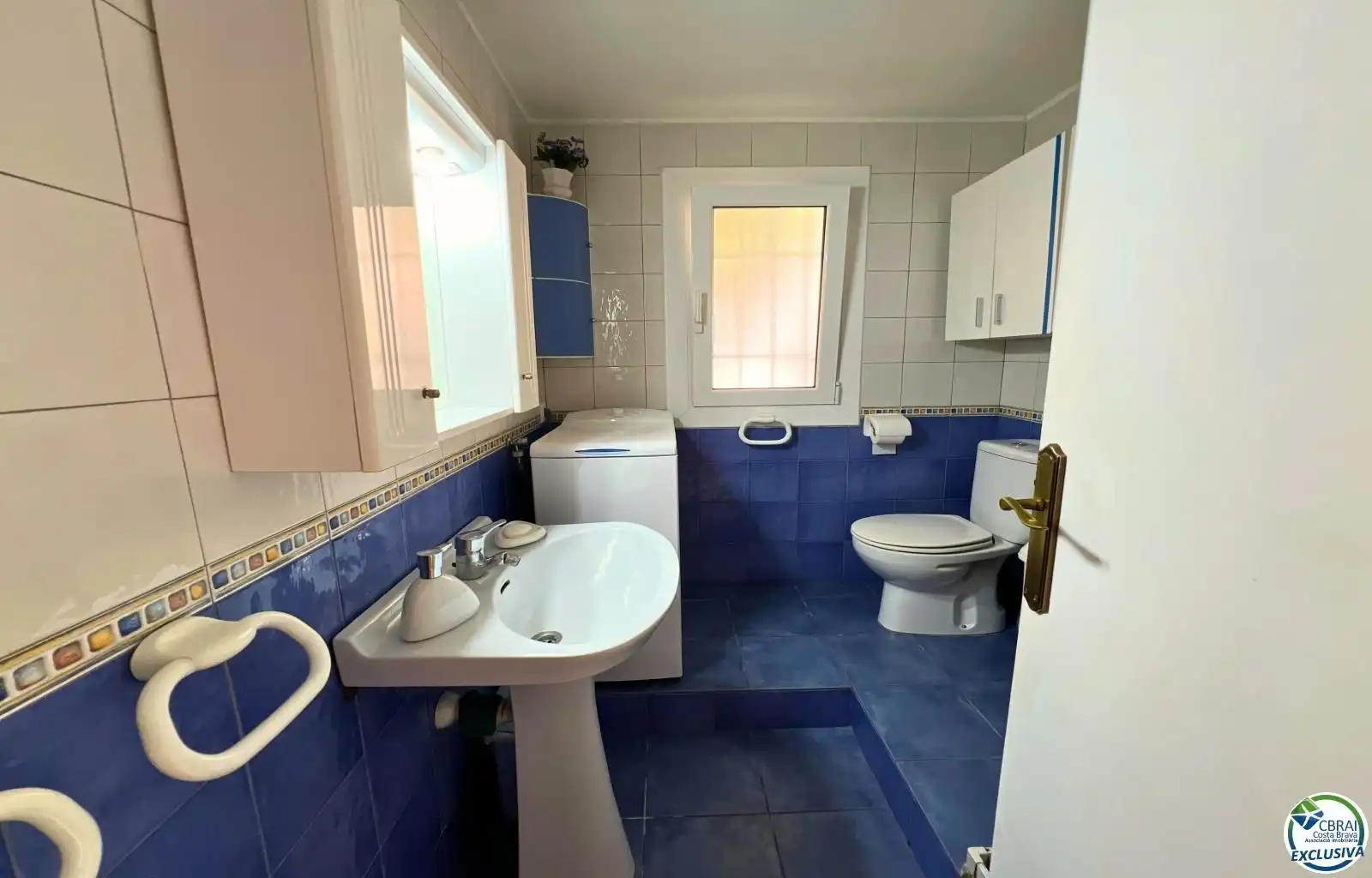 Bany de Apartament en venda en Roses amb Terrassa, Traster i Moblat