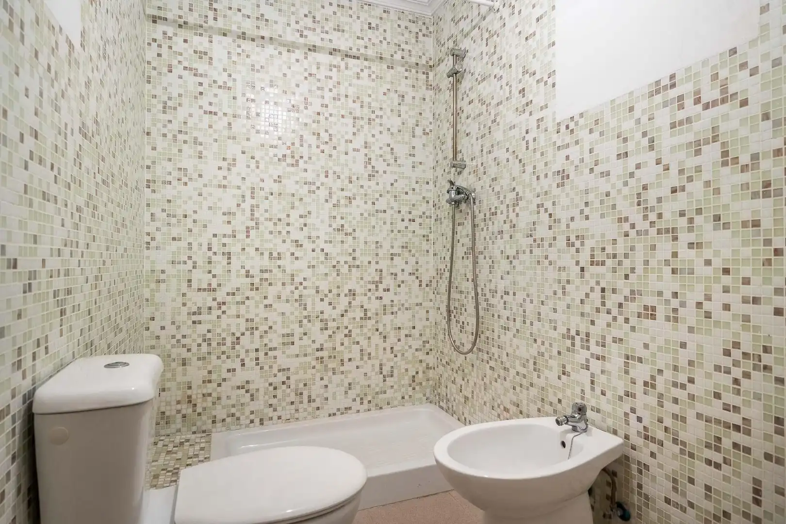 Bathroom of Houses for sale in Sevilla  with Air Conditioner, Terrace and Storage room