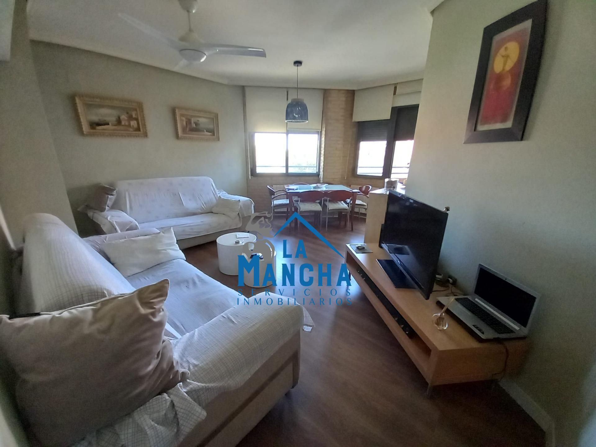 Sala de estar de Piso en venta en  Albacete Capital con Calefacción, Trastero y Balcón