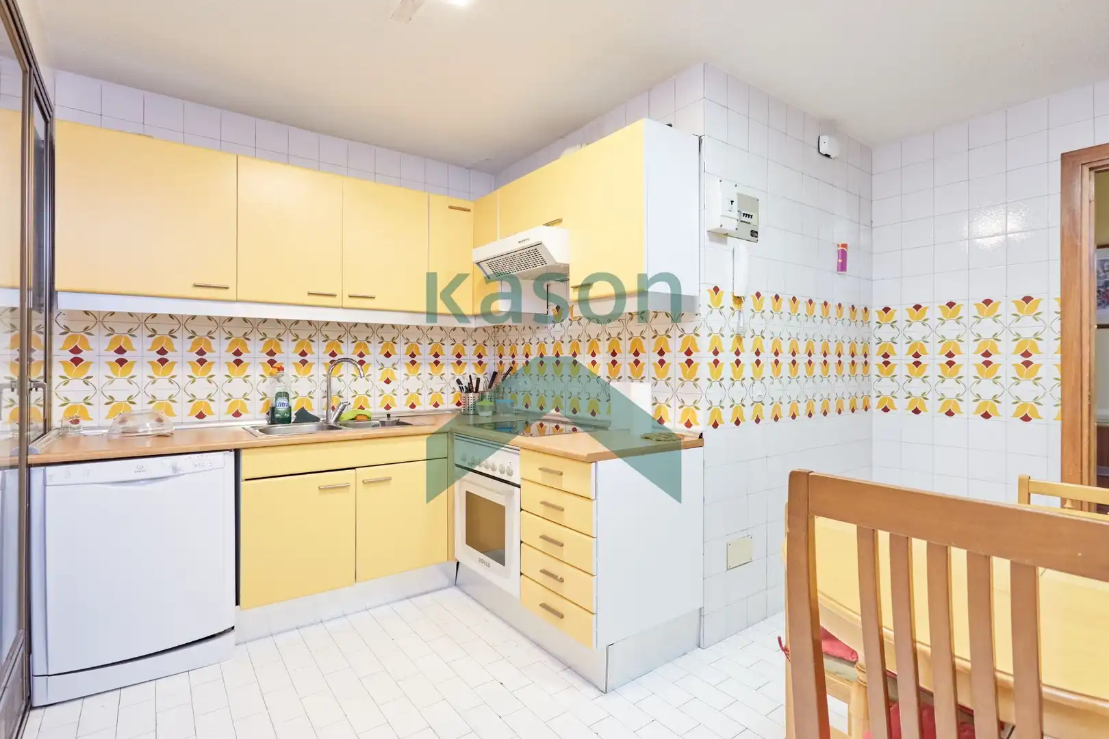 Cocina de Piso de alquiler en Madrid con Calefacción, Terraza y Amueblado