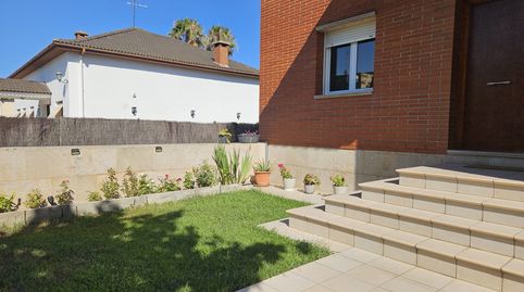 Amplio chalet de 243m de tres plantas más buhardilla garaje de dos plazas y jardín., imatge 2