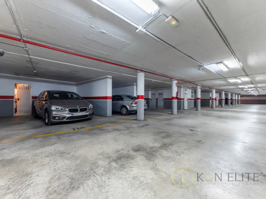 Parking de Ático de alquiler en Benidorm con Aire acondicionado, Jardín privado y Piscina