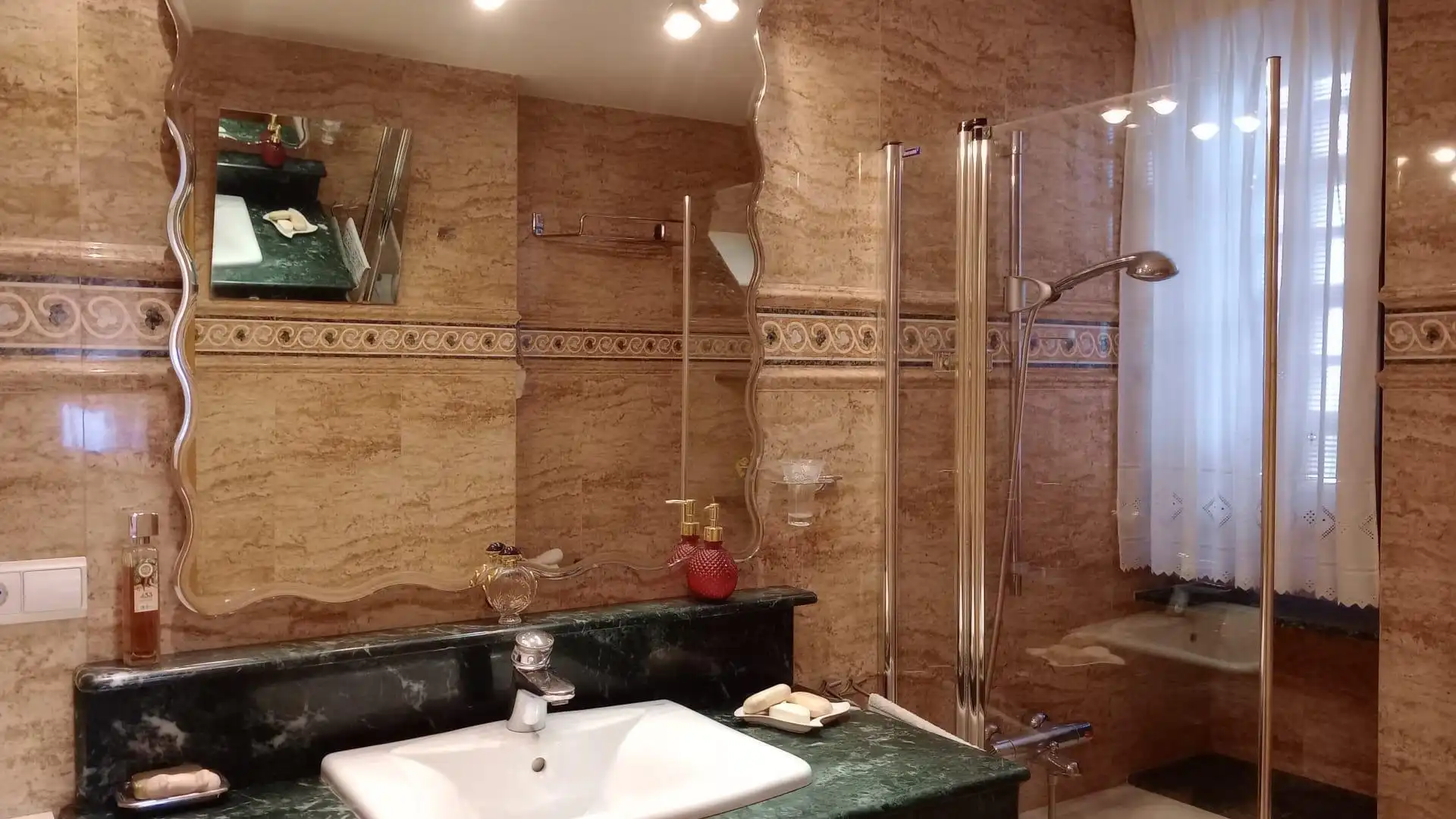 Baño de Piso en venta en Benidorm con Aire acondicionado, Calefacción y Jardín privado