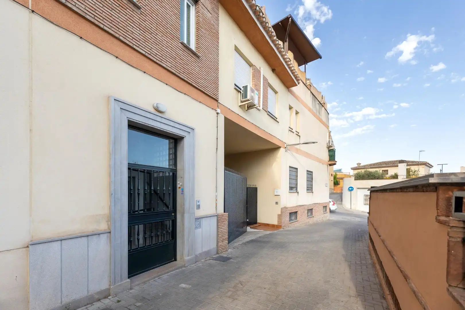 Vista exterior de Àtic en venda en Huétor Vega amb Aire condicionat, Calefacció i Terrassa
