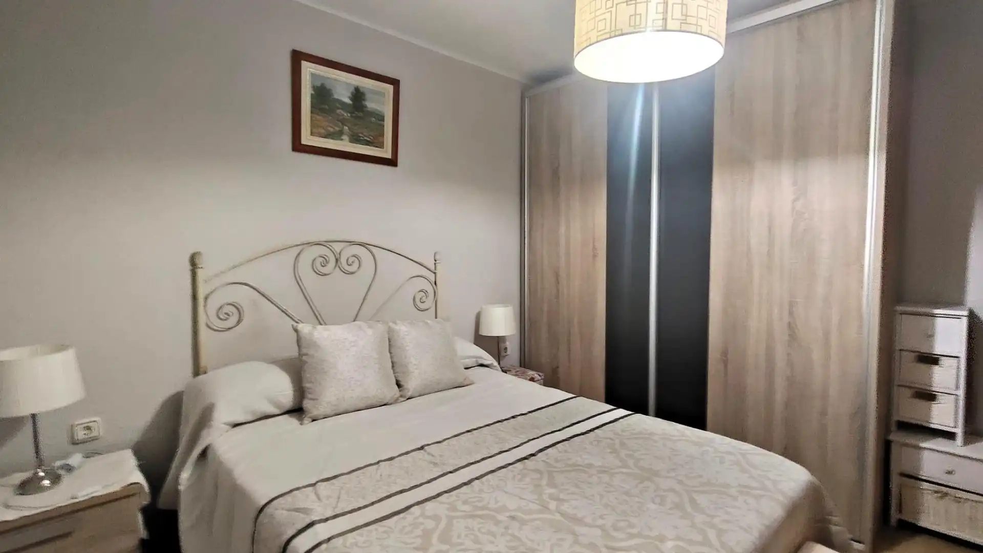 Habitación de Piso de alquiler en Plasencia con Aire acondicionado, Terraza y Amueblado