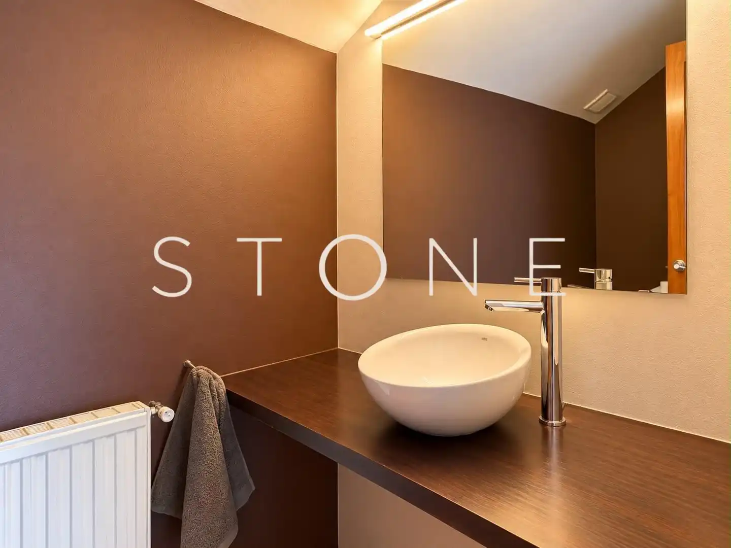 Bathroom of Houses for sale in Banyoles, Girona