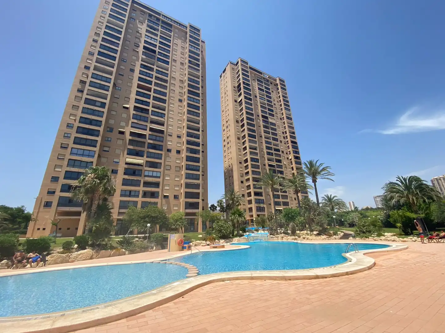 Piscina de Apartament en venda en Benidorm amb Aire condicionat, Calefacció i Jardí privat