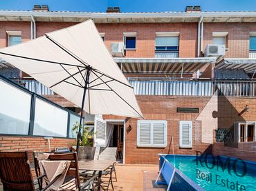 Terraced house with balcony for sale in Santa Perpètua de Mogoda