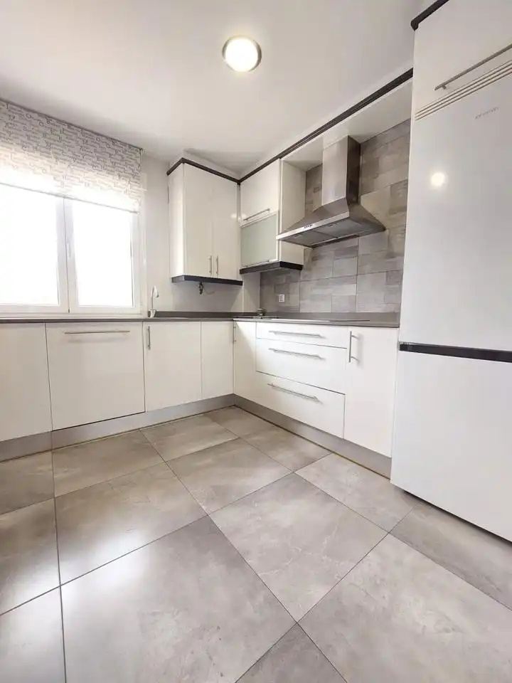 Cocina de Piso de alquiler en Gijón  con Calefacción y Amueblado