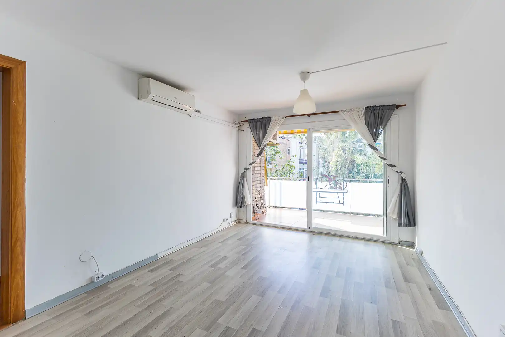 Piso con terraza en venta en Vallpineda - Rocamar, imagen 2