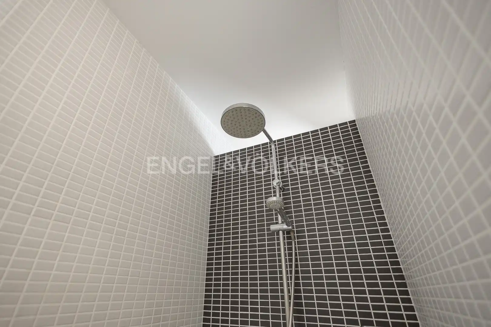 Baño de Casa o chalet en venta en Vilanova i la Geltrú con Aire acondicionado, Calefacción y Jardín privado