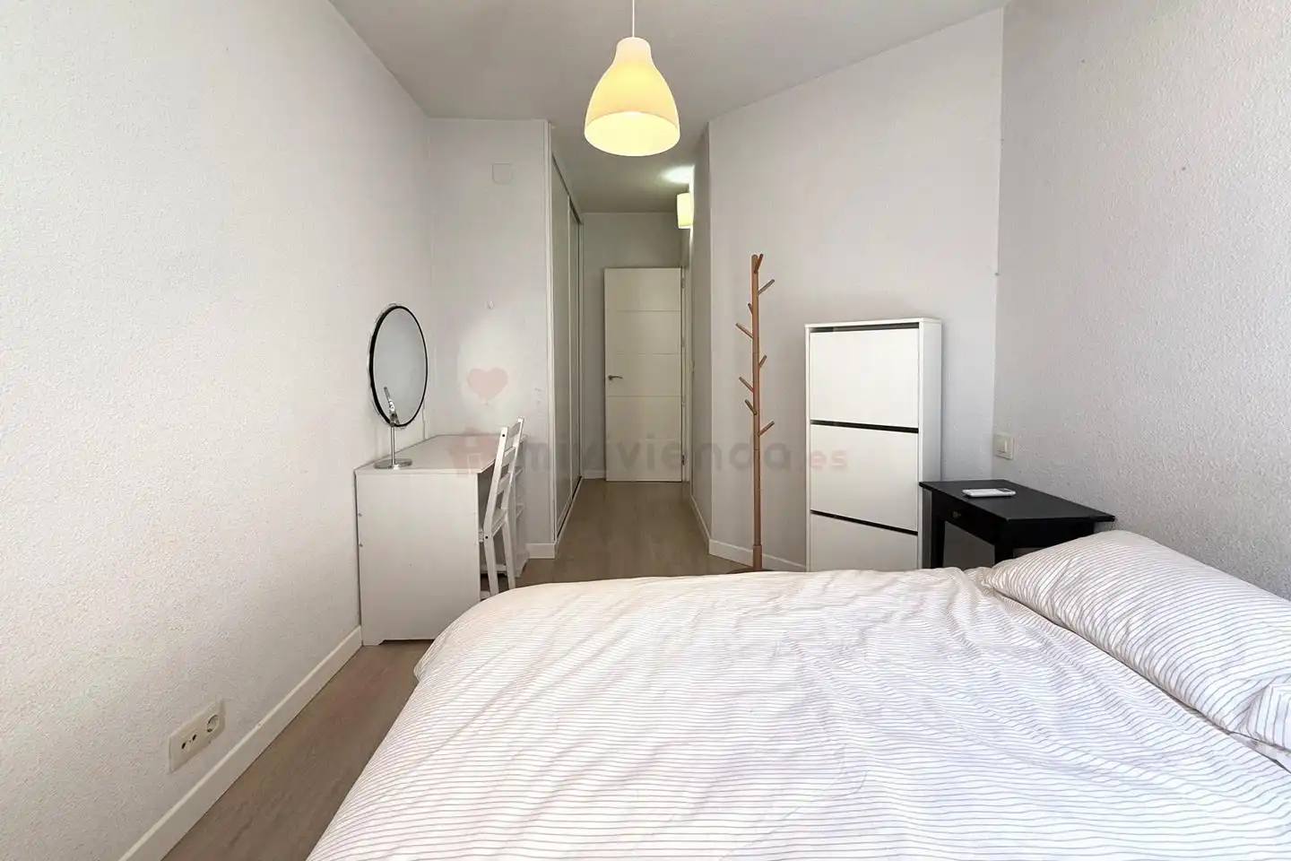 Dormitori de Apartament de lloguer en Madrid amb Aire condicionat, Calefacció i Moblat