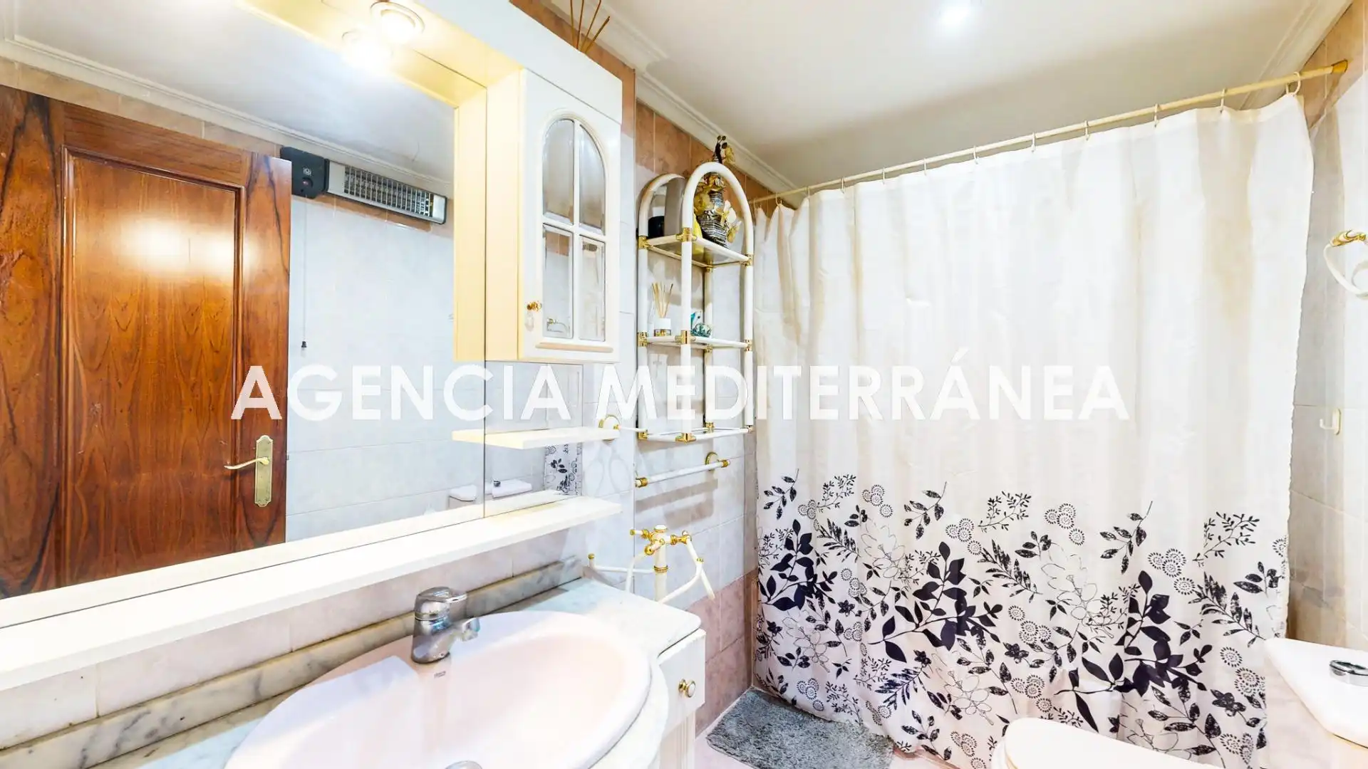 Baño de Piso en venta en Torrent con Aire acondicionado y Balcón