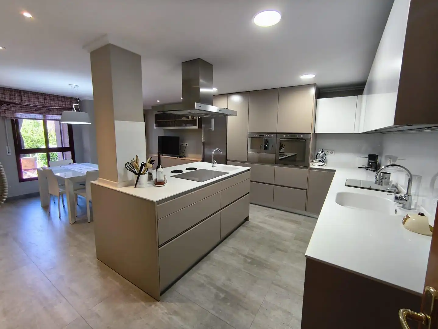 Cocina de Piso de alquiler en Pozuelo de Alarcón con Calefacción, Jardín privado y Terraza