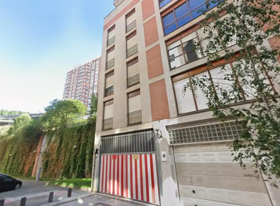 Aparcamiento en venta en Mandobide Kalea