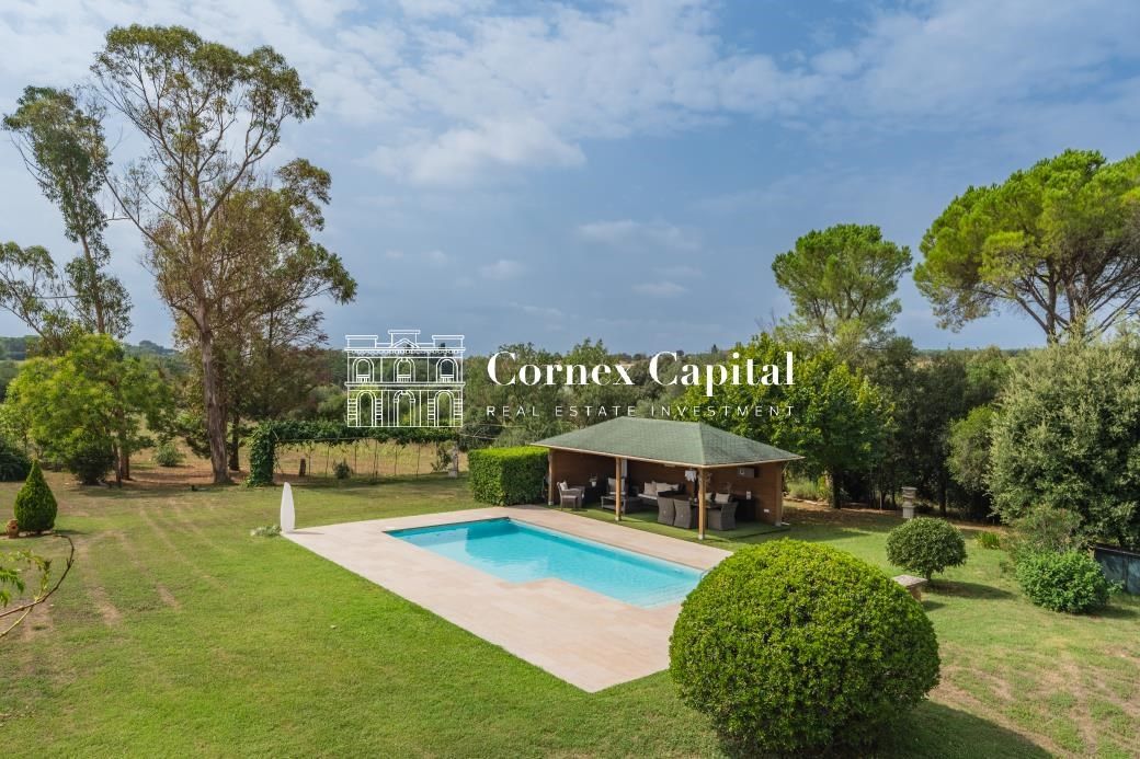 Country house for sale in Navata  with Air Conditioner, Heating and Private garden