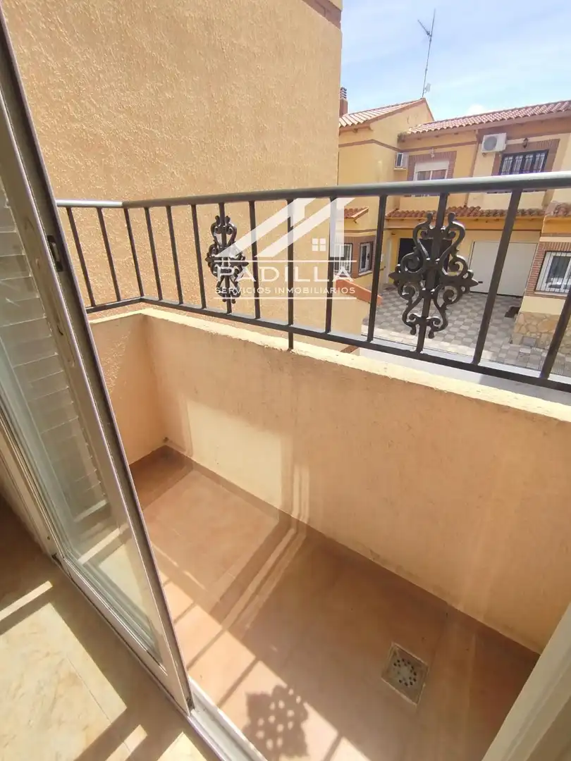 Terrasse von Einfamilien-Reihenhaus zum Verkauf in Méntrida mit Heizung