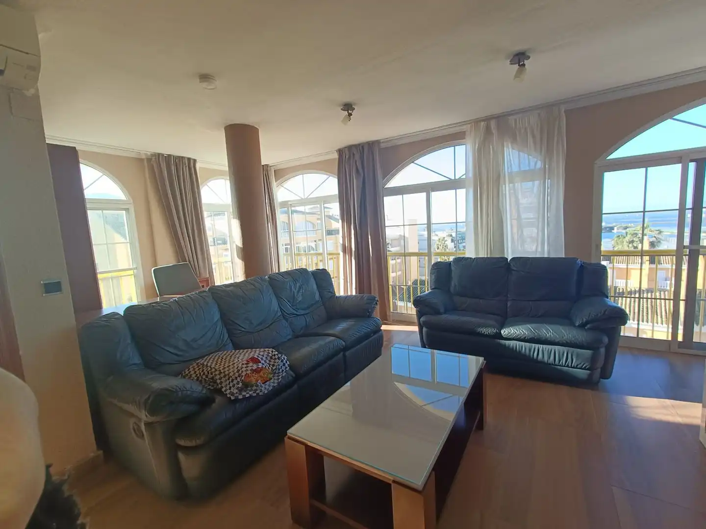 Sala de estar de Piso de alquiler en Sueca con Amueblado y Piscina comunitaria