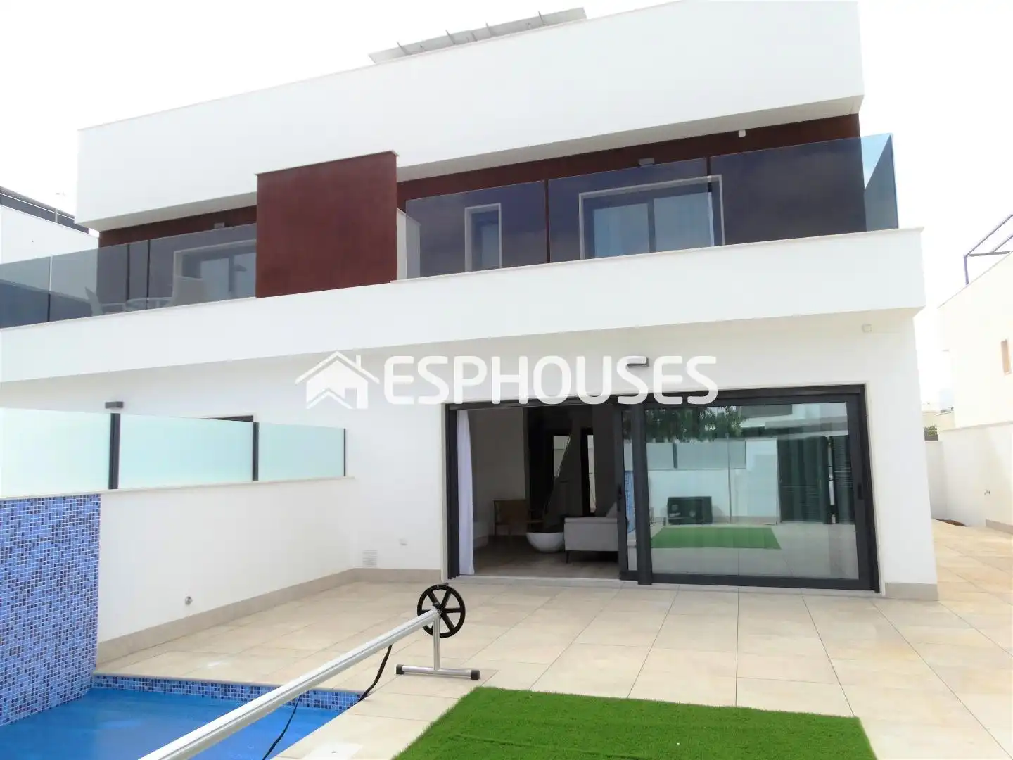 Semi-detached house with terrace for sale in Pilar de la Horadada ciudad