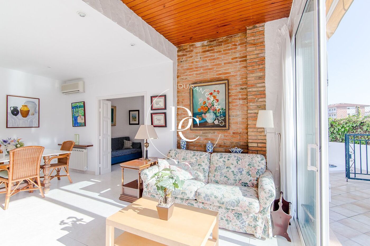 Sala d'estar de Pis de lloguer en Sitges amb Aire condicionat, Calefacció i Jardí privat